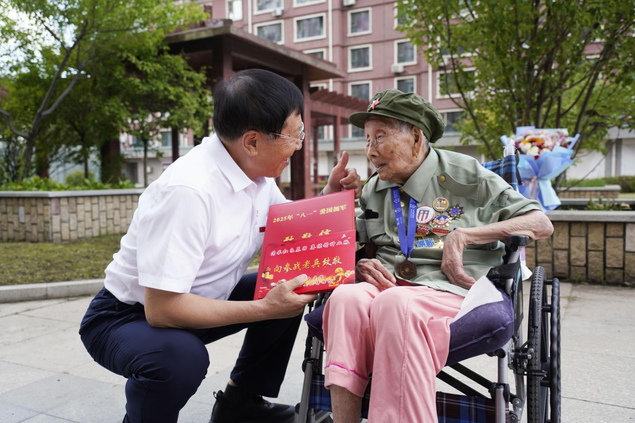 一条延续35年的拥军之路——尊龙凯时经销商白山方大集团慰问抗日战争、抗美援朝老兵纪实